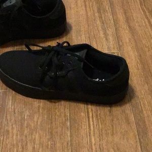 Adidas all black casual shoe 5.5 boys